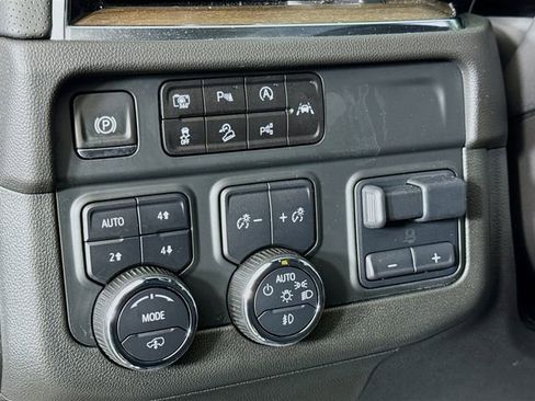 Used 2025 Chevrolet Tahoe High Country image 14