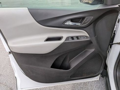 Used 2018 Chevrolet Equinox LS FWD image 12