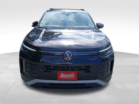 New 2025 Volkswagen Tiguan SE image 8
