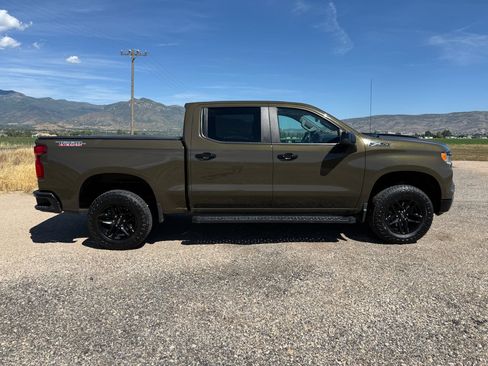 Used 2023 Chevrolet Silverado 1500 LT Trail Boss w/ Convenience Package II AWD/4WD image 8
