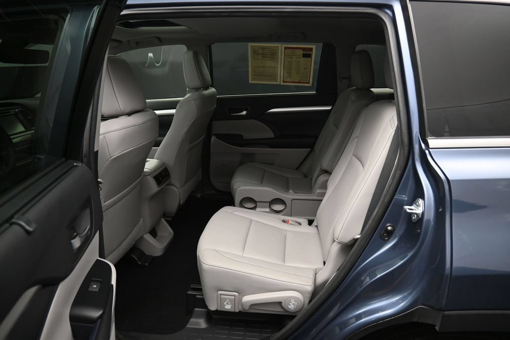 Used 2017 Toyota Highlander XLE FWD image 30