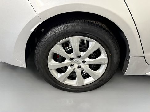 Used 2023 Toyota Corolla LE image 32