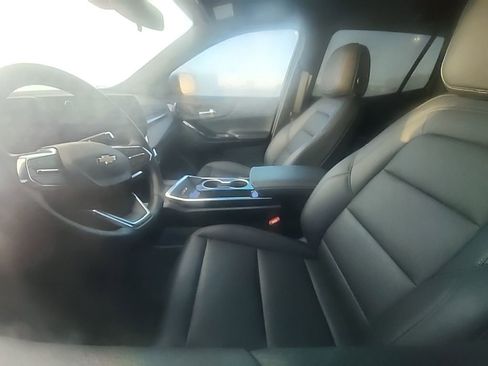 Used 2025 Chevrolet Equinox LT w/ Convenience Package II image 3