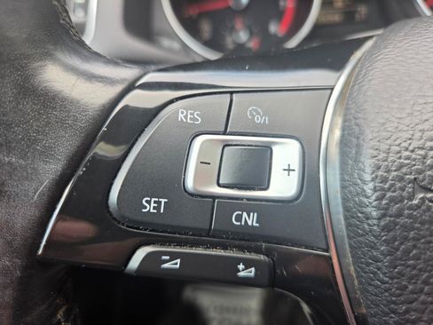 Used 2017 Volkswagen Passat 1.8T SE FWD image 36