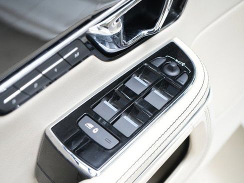 Used 2016 Jaguar XJ L Portfolio image 22