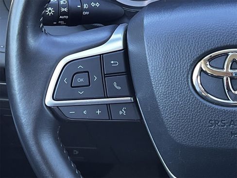 Used 2024 Toyota Highlander LE image 12
