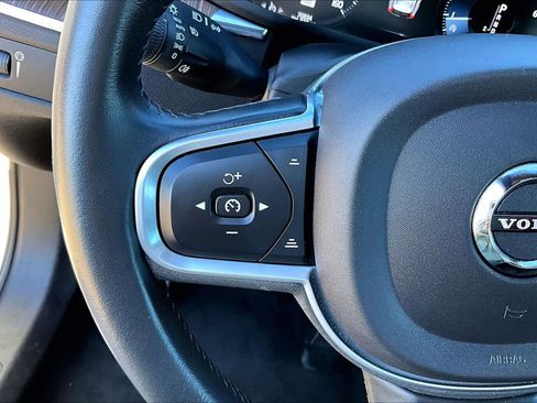 Used 2021 Volvo XC60 T5 Momentum image 13
