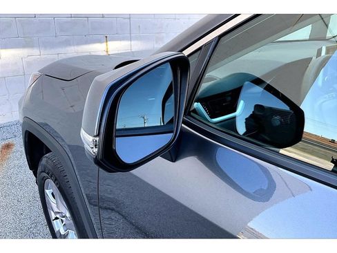 Used 2025 Toyota RAV4 XLE FWD image 33