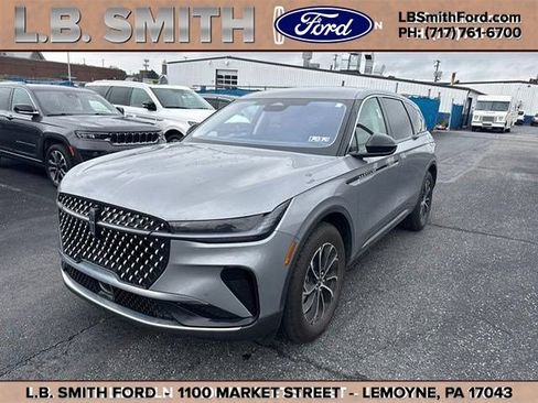 Certified 2025 Lincoln Nautilus Premier AWD/4WD image 1