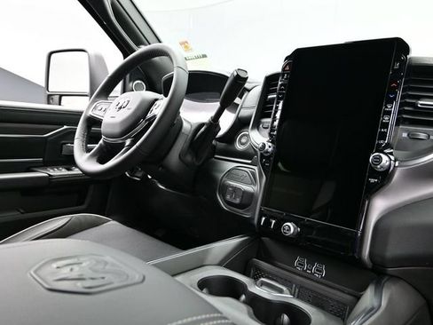 New 2026 RAM 2500 Laramie AWD/4WD image 12