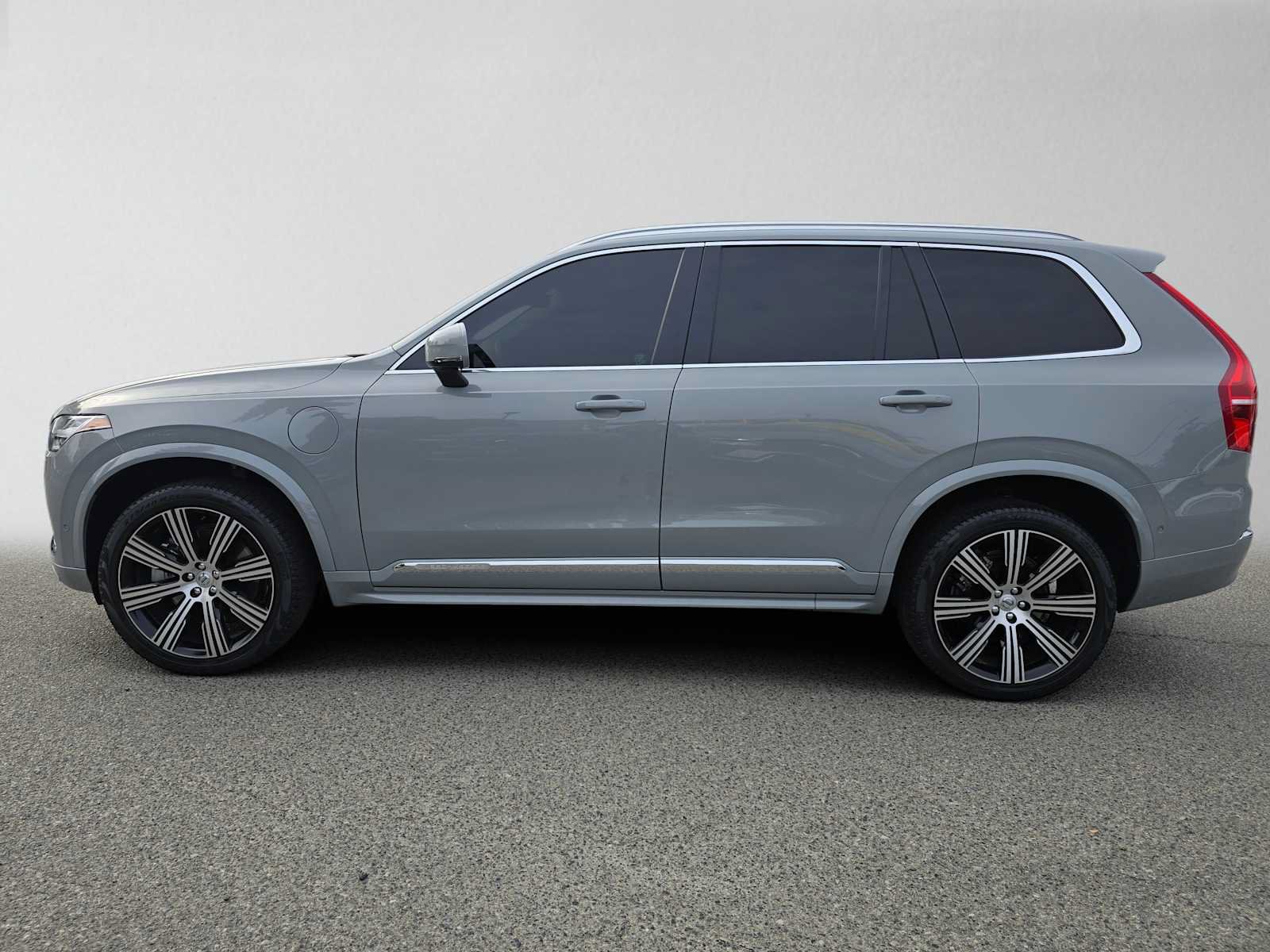 Certified 2024 Volvo XC90 T8 Ultimate w/ Protection Package Premier AWD/4WD image 7