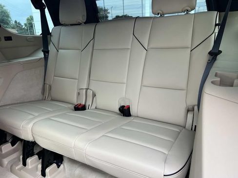 Certified 2023 Cadillac Escalade Premium Luxury AWD/4WD image 13