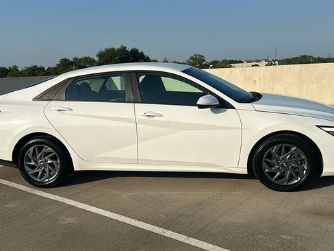 Used 2024 Hyundai Elantra SEL FWD image 13