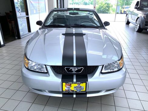 Used 2000 Ford Mustang Convertible RWD image 3