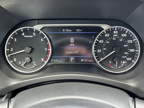 Used 2025 Nissan Sentra SR w/ SR Premium Package FWD image 28