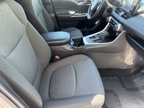 Used 2022 Toyota RAV4 XLE FWD image 17