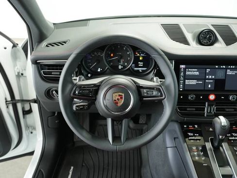 Certified 2025 Porsche Macan AWD/4WD image 13