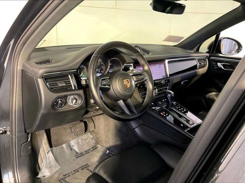 Certified 2024 Porsche Macan AWD/4WD image 4
