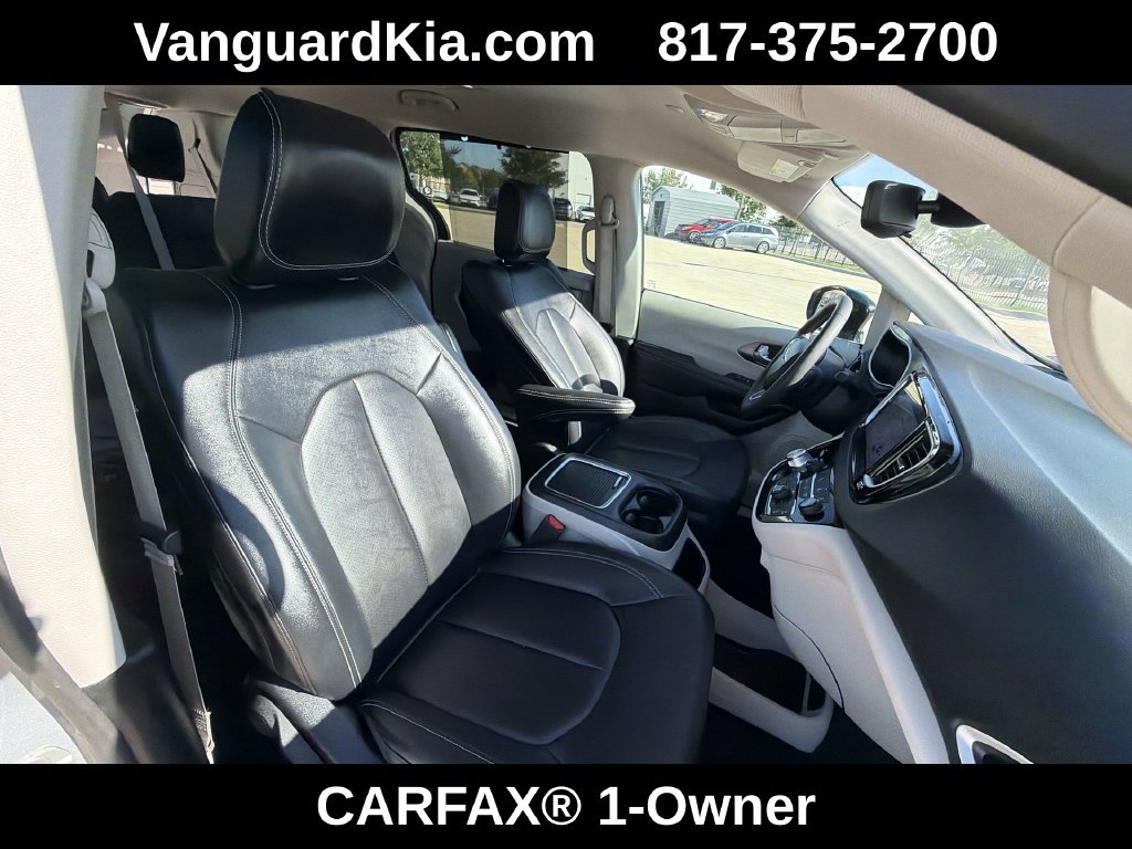 Used 2024 Chrysler Pacifica Touring-L FWD image 27