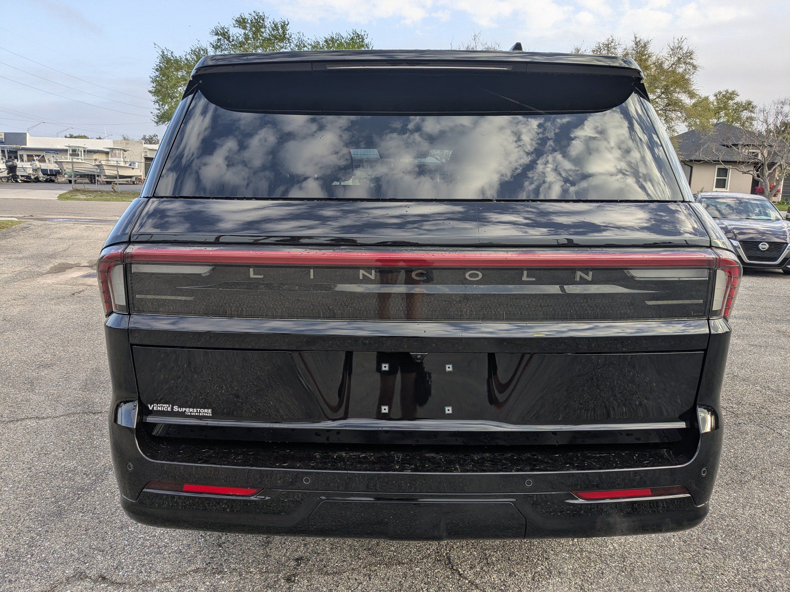 Used 2025 Lincoln Navigator Reserve AWD/4WD image 5