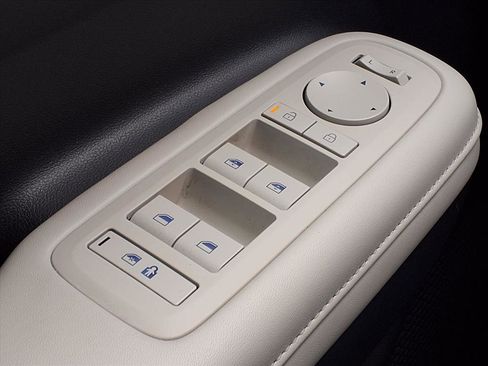 Used 2025 Hyundai Santa Fe SEL image 10