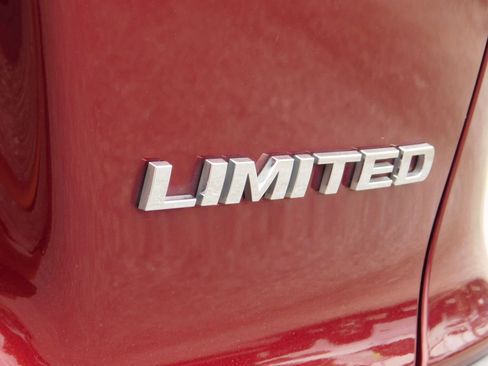 Used 2019 Jeep Cherokee Limited AWD/4WD image 7