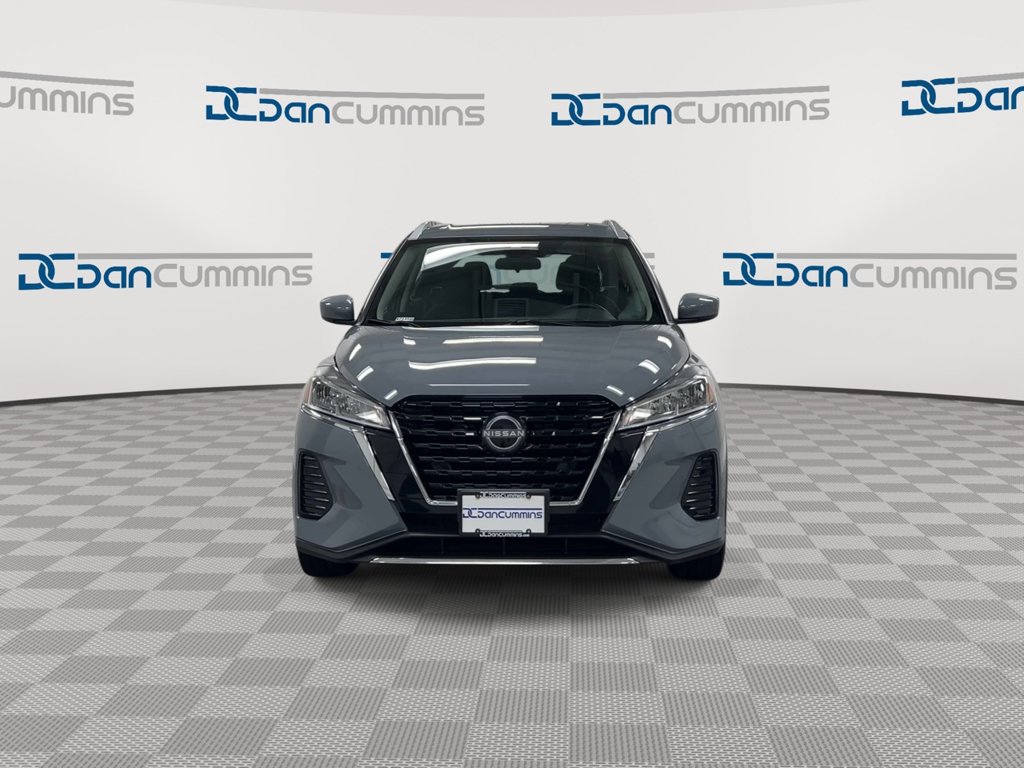 Used 2023 Nissan Kicks SV FWD image 3