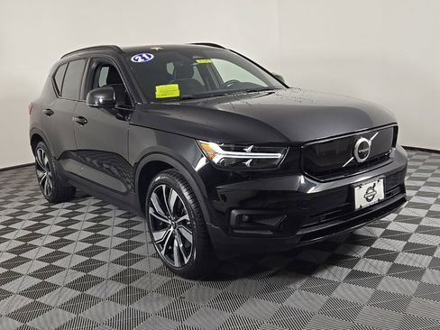Used 2021 Volvo XC40 P8 Recharge w/ Advanced Package image 2