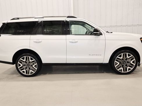 New 2026 Ford Expedition Platinum w/ Platinum Ultimate Package AWD/4WD image 2