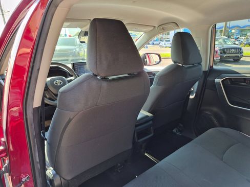 Used 2021 Toyota RAV4 LE AWD/4WD image 16