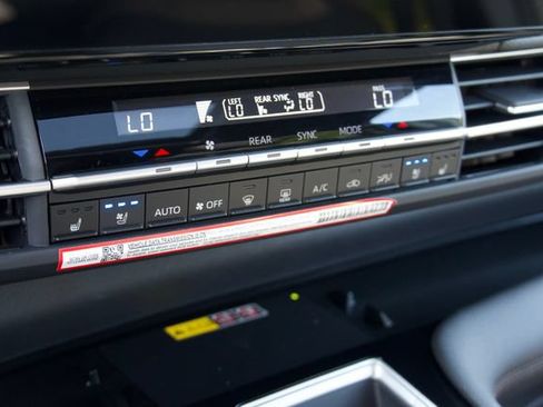 Used 2026 Toyota Sienna Limited AWD/4WD image 36
