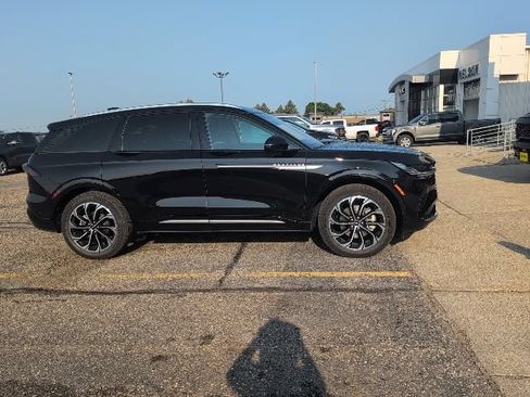 Used 2024 Lincoln Nautilus Reserve w/ Equipment Group 202A AWD/4WD image 4