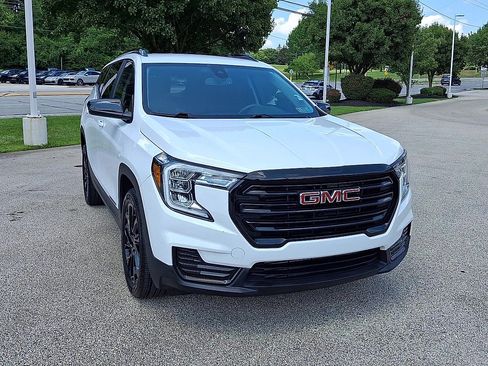 Used 2023 GMC Terrain SLE w/ Elevation Edition AWD/4WD image 3