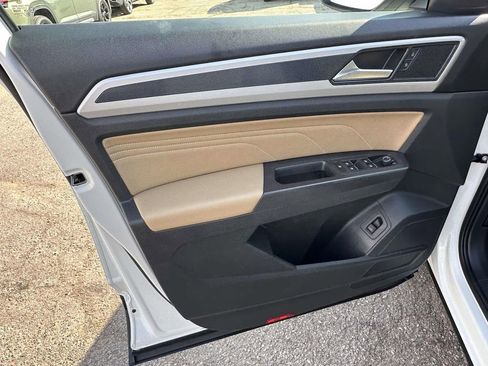 Used 2023 Volkswagen Atlas Cross Sport SE image 16