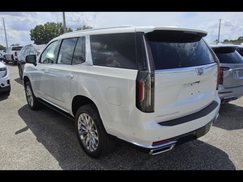 Used 2024 Cadillac Escalade Premium Luxury w/ Performance Package image 9