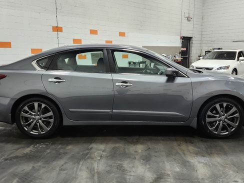 Used 2018 Nissan Altima 2.5 SR w/ SR Special Edition image 18