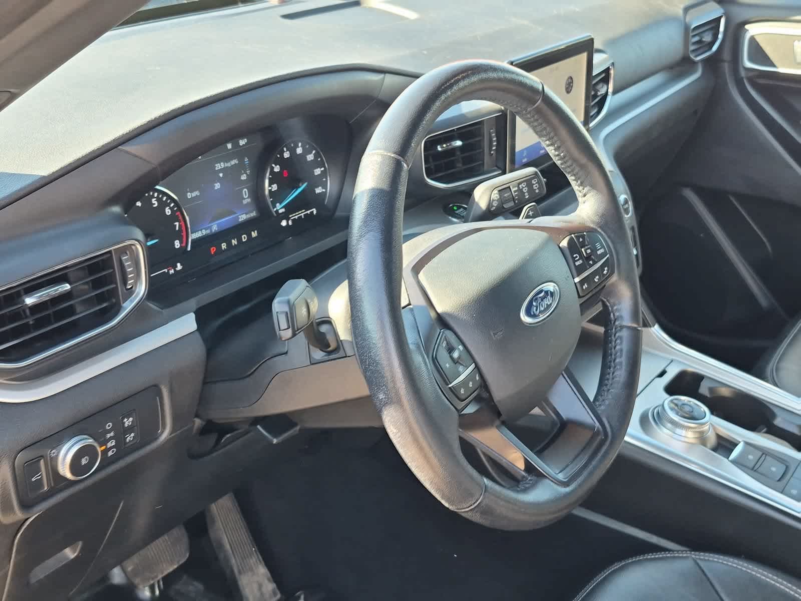 Used 2020 Ford Explorer XLT w/ Equipment Group 202A AWD/4WD image 10