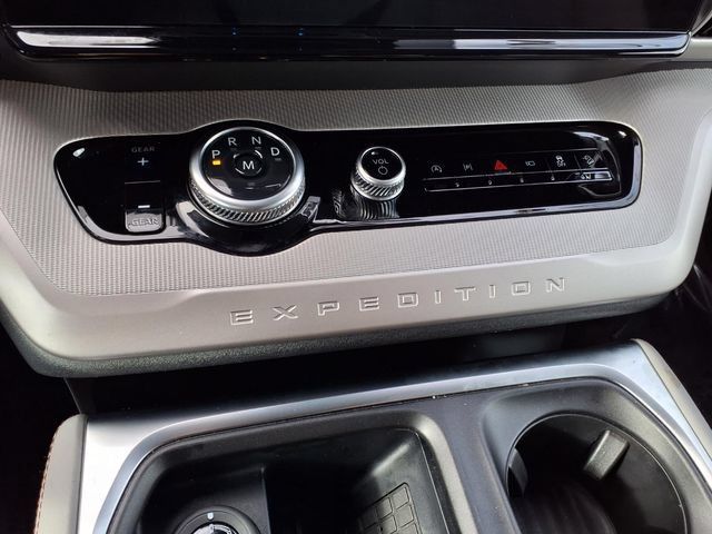 Certified 2025 Ford Expedition Active AWD/4WD image 24