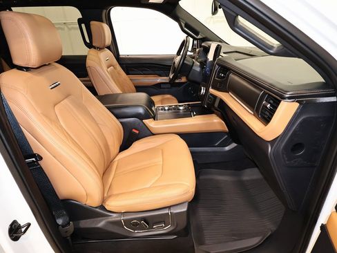 Certified 2024 Ford Expedition Platinum image 23