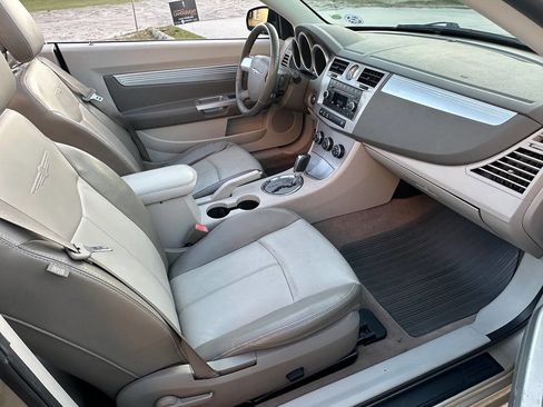 Used 2010 Chrysler Sebring Touring w/ Special Touring Group image 10