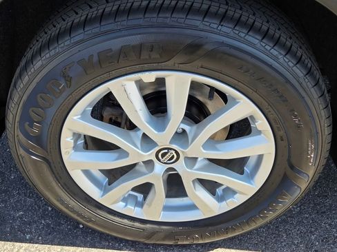 Used 2019 Nissan Rogue SV AWD/4WD image 10