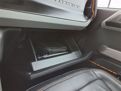 Used 2023 Ford Bronco Badlands image 37