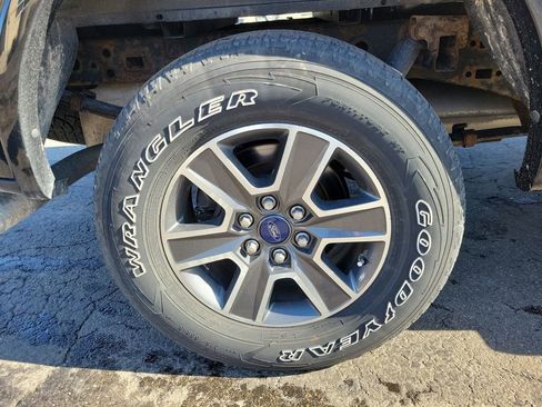 Used 2017 Ford F150 XLT w/ Equipment Group 302A Luxury AWD/4WD image 5