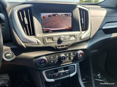 Used 2023 GMC Terrain SLE w/ Driver Convenience Package image 3