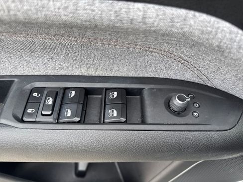 Used 2024 Jeep Compass Latitude image 20