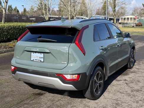 Used 2025 Kia Niro EX image 8