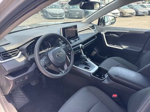 Used 2025 Toyota RAV4 XLE AWD/4WD image 9