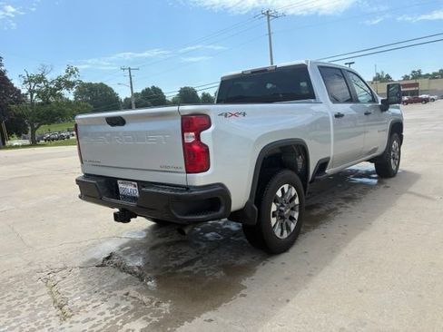 Used 2022 Chevrolet Silverado 2500 Custom w/ Custom Value Package AWD/4WD image 9