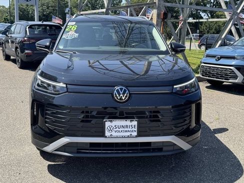 Used 2026 Volkswagen Tiguan SE AWD/4WD image 2
