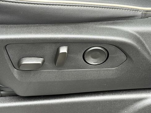 Used 2024 Chevrolet Suburban Premier image 15